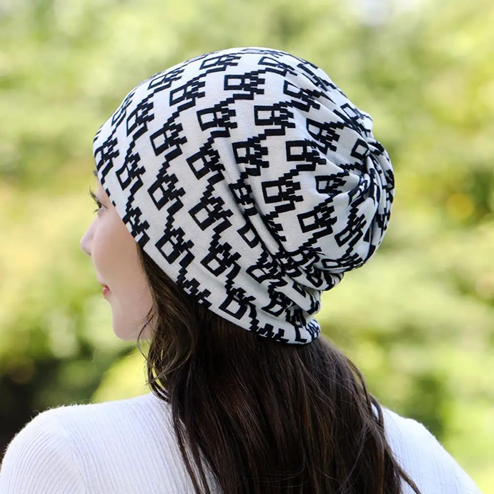 Зимняя женская шапка с тёплыми ушами