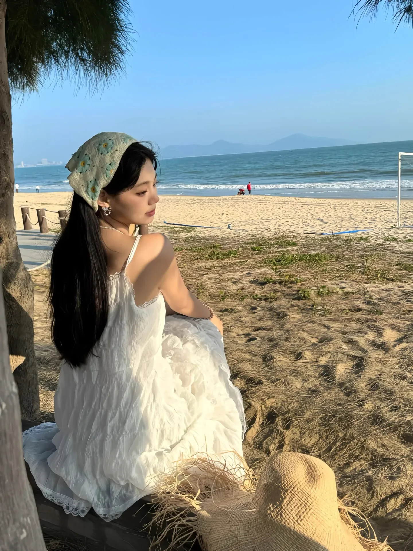 Женское платье на бретелях во французском стиле Белое Облегающее без рукавов с