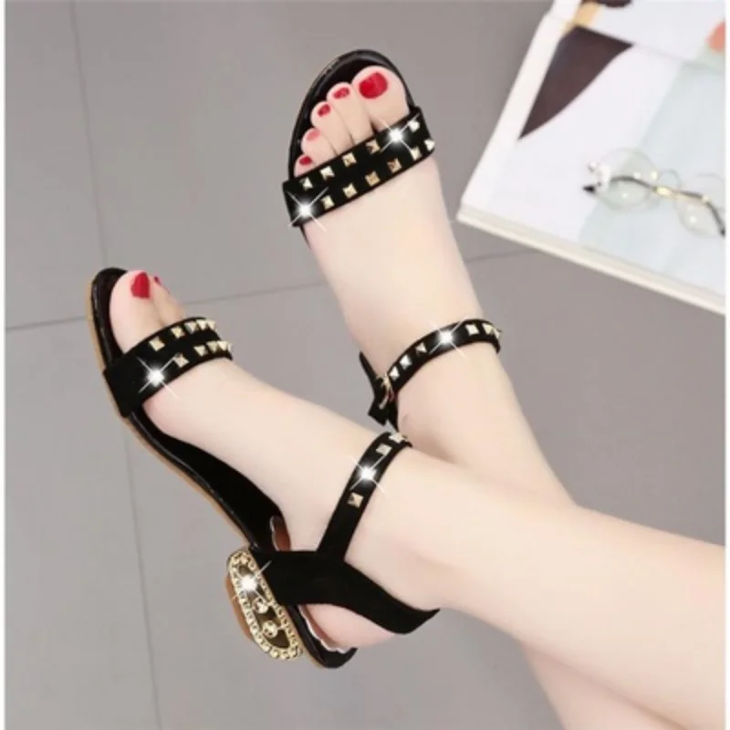 

2023 Summer New Style Rhinestone Rivet Suede Sandals Large Size Female Korean Version of The Thick-soled Wild Fashion Sandals