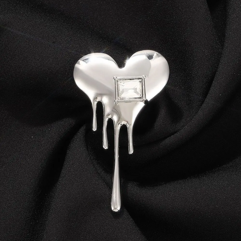 

Lava Love Brooch Heart-shaped Suit Pin Collar Accessories Fashion Design Rhinestone Brooches for Women Party Jewelry