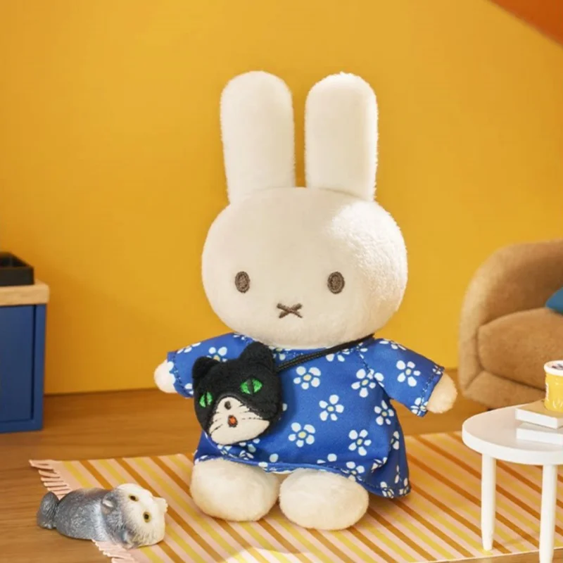 Фото Лимитированная серия плюшевых подвесок Vipo Miffy в слепой коробке, коллаборация с 88VIP, мягкий плюшевый кролик, подвесное украшение, декор для сумок, коллекционные игрушки. №3