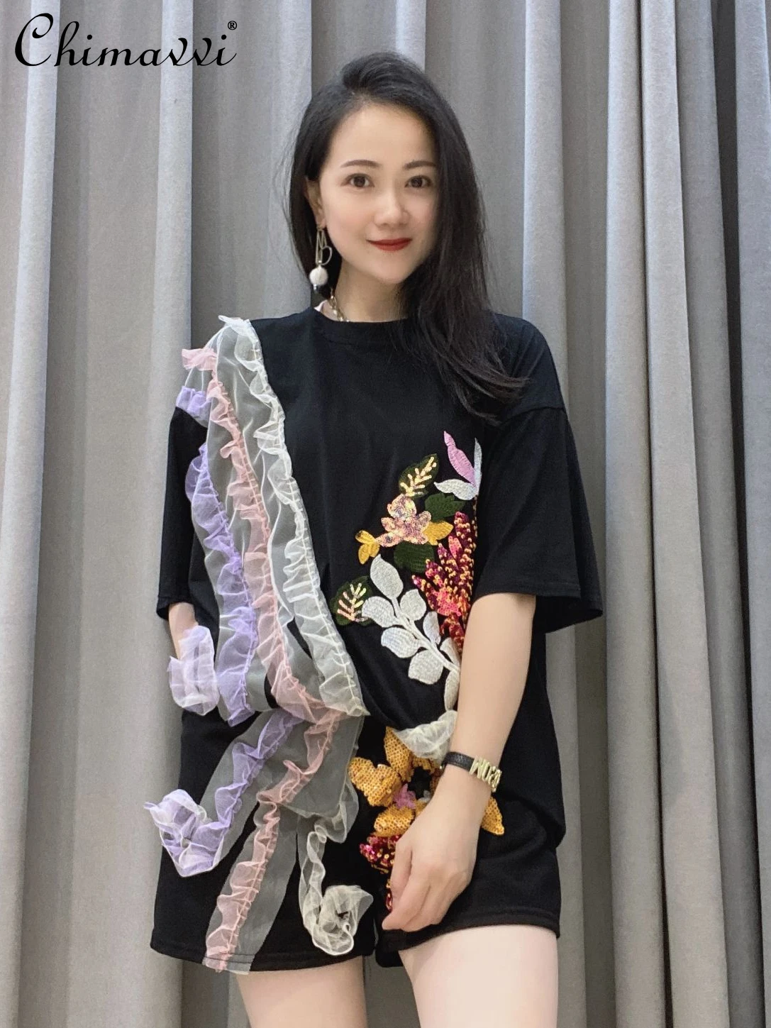 

New 2022 Summer Casual Two-piece Suit Women's European Embroidery Sequins Color Lace Stitching Short Sleeve Top Simple Shorts