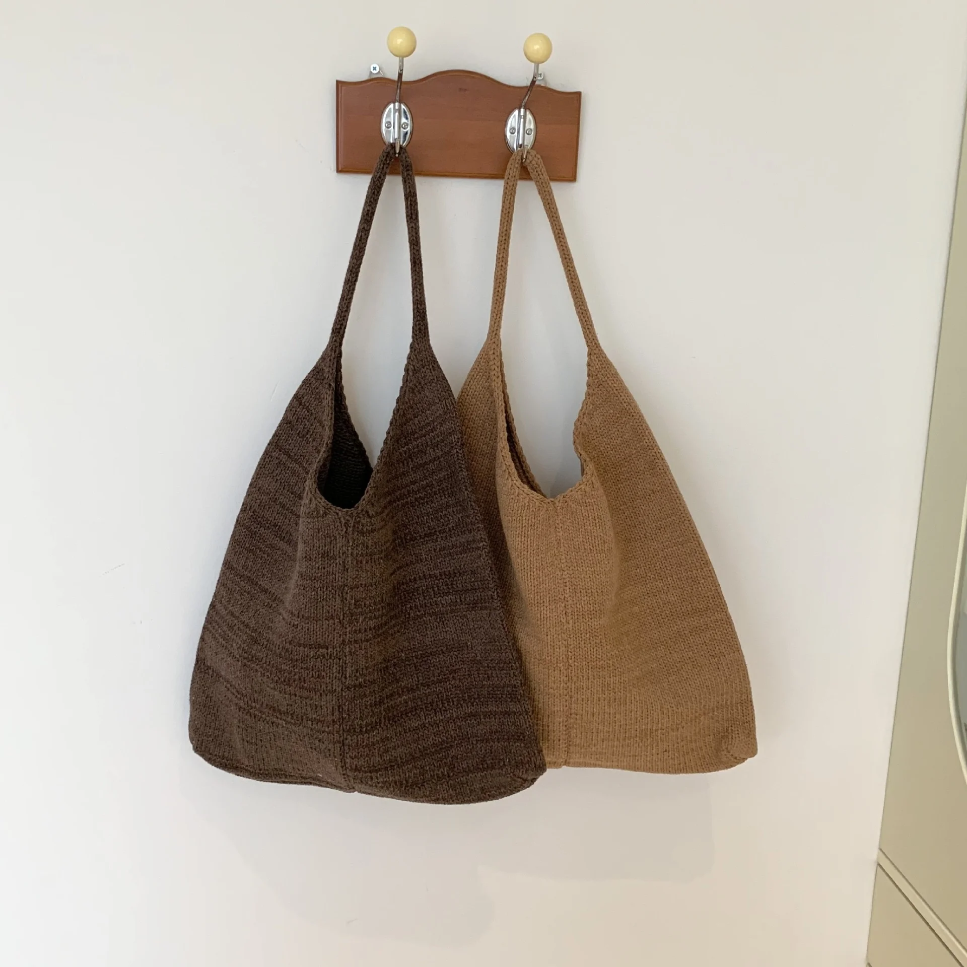

Korean version large capacity knitting large capacity one shoulder bucket bag solid color simple leisure autumn winter wool bag