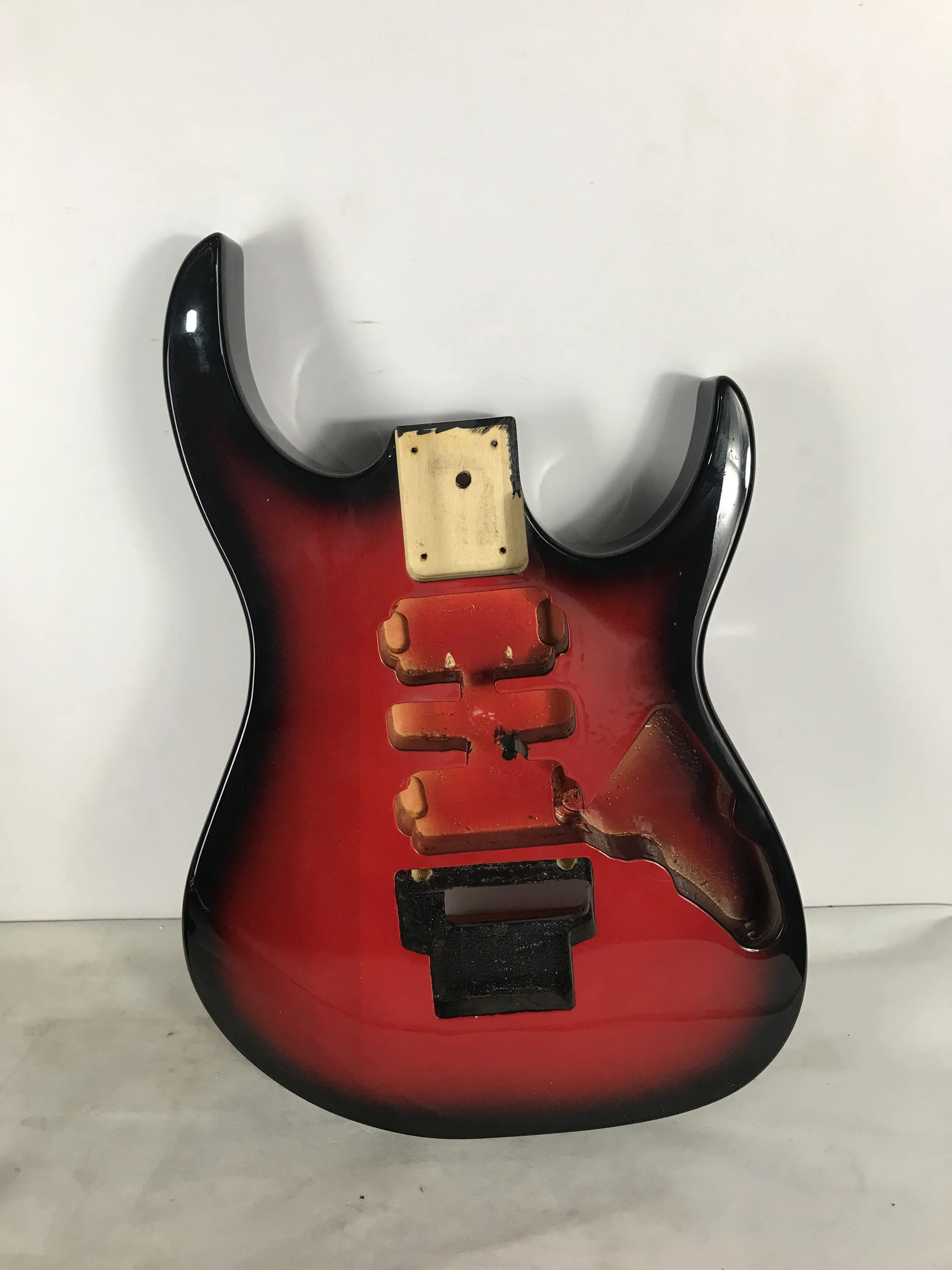 

Stock Handmade Mahogany Guitar Body Gloss HSH Rare ST Guitar Body Finished DIY Electric Guitar Kit Guitarra Body Guitar Barrel