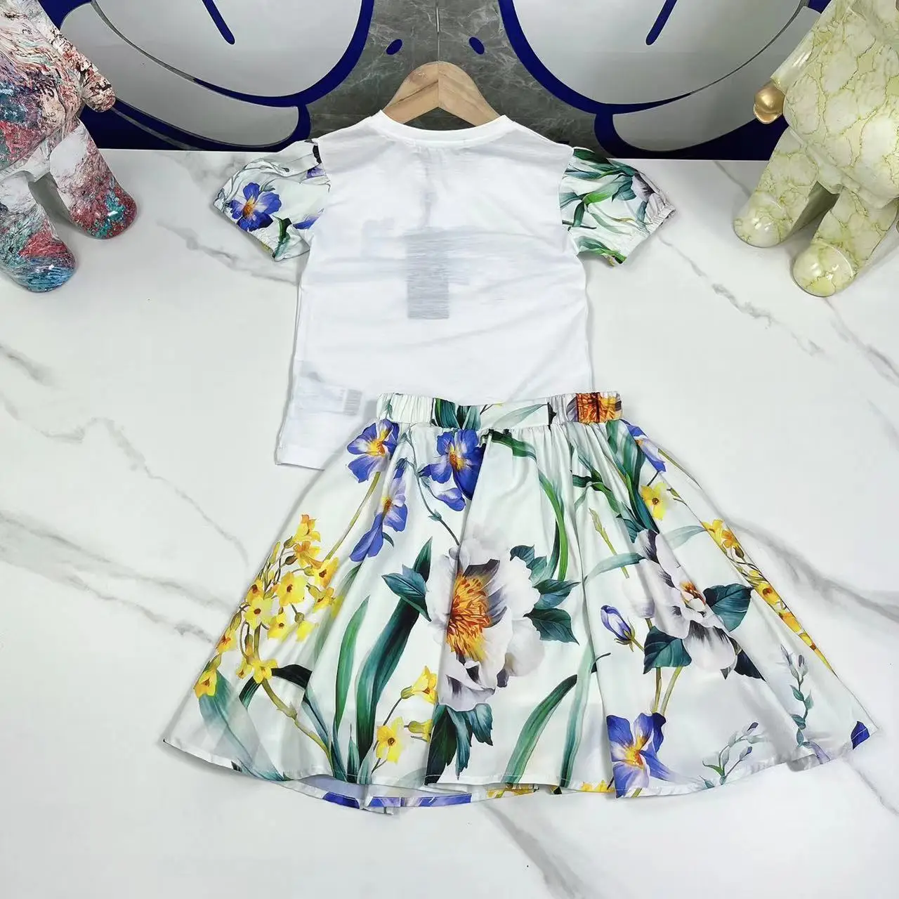 

Luxury Brand Girls Summer Clothes Sets Designer Children's Clothing Letter Print T-shirt Floral Skirt 2 Piece Set Girls Outfits