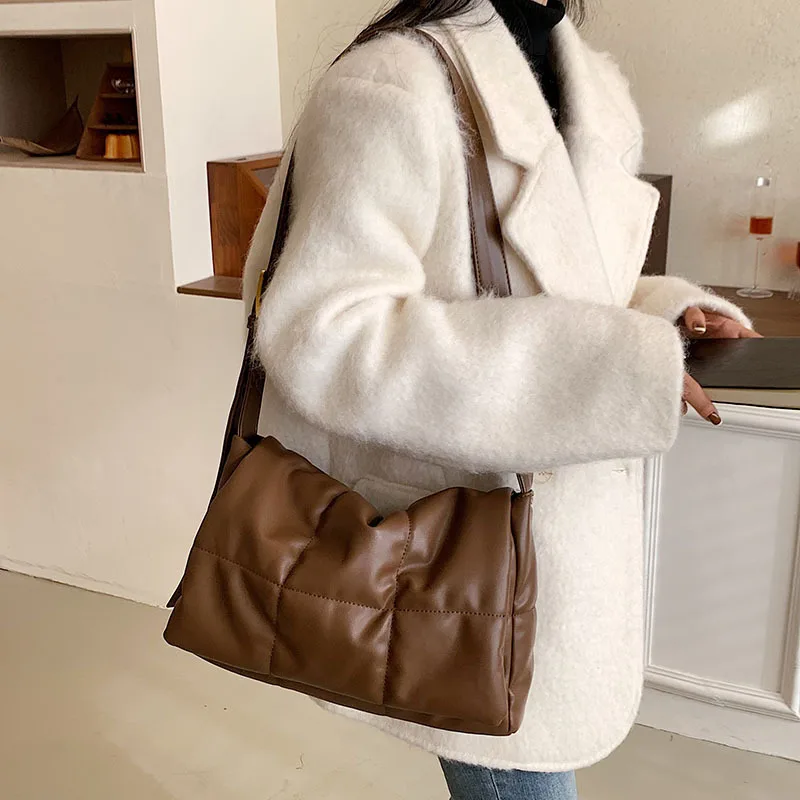 

Retro Square Embroidery Thread Shoulder Tote Bag Women's Large Capacity 2021 New Winter Texture Soft Leather Commuter Bag
