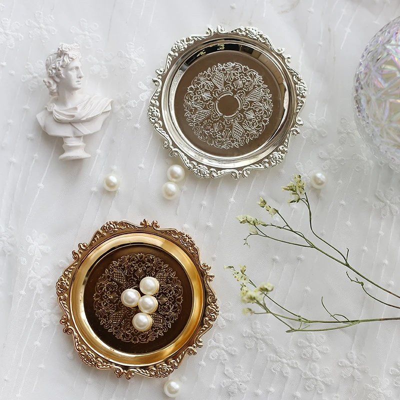 

Round Metal Tray Fruit Cake Dessert Tray Jewelry Dish Earrings Necklace Ring Storage Plates Display Bowl Decoration Sauce Dish