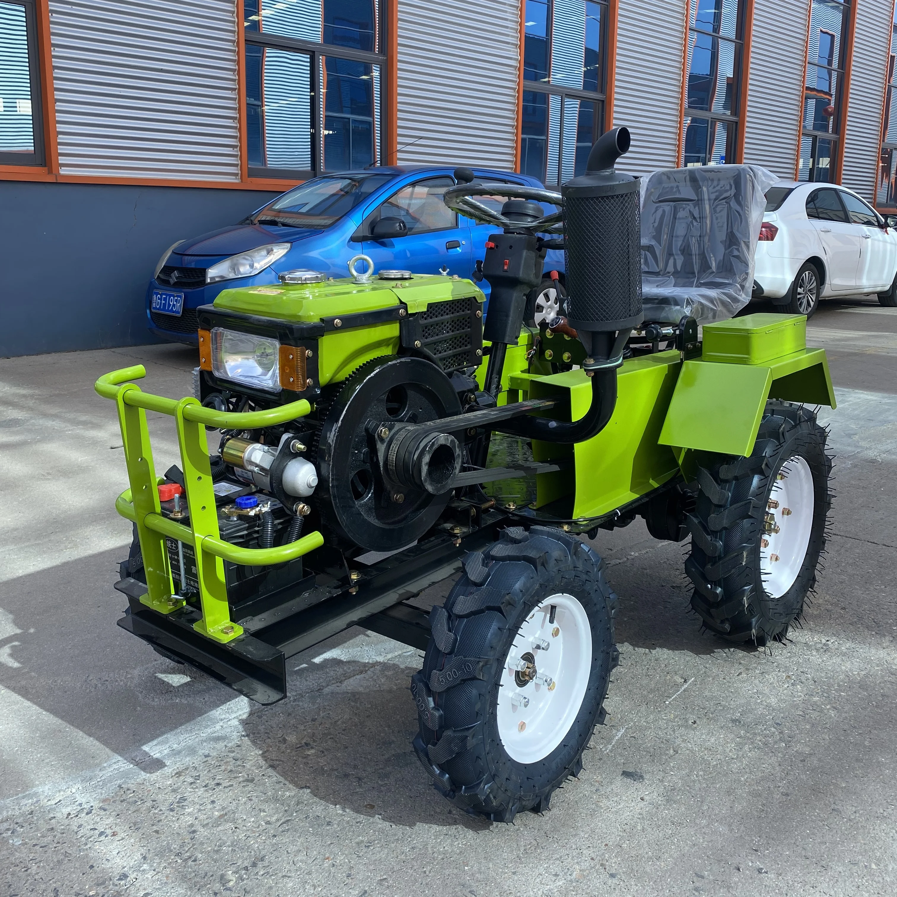 Фото Компактный мини-трактор 4WD с дизельным двигателем, полноприводный (4x4) для небольших ферм и садов №4