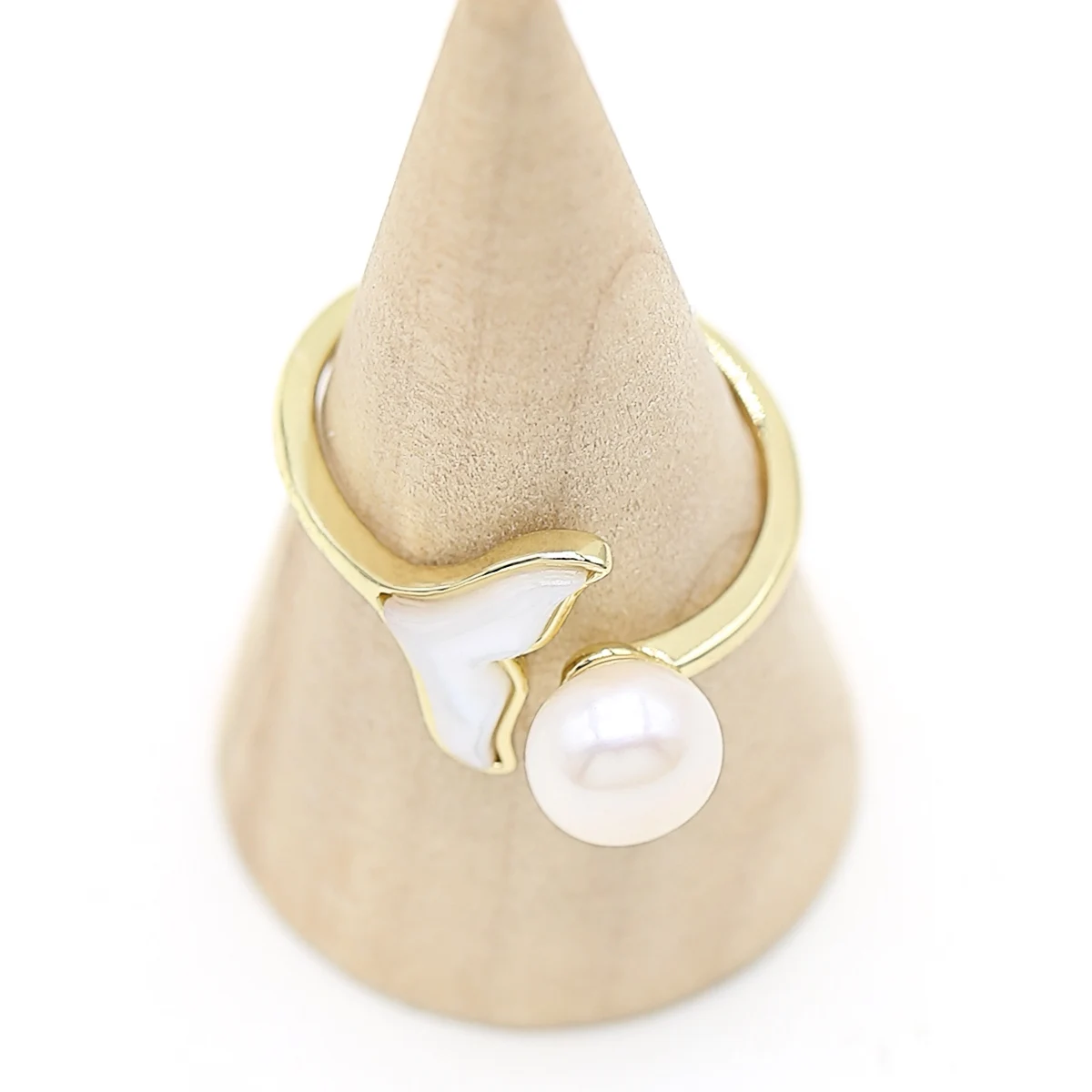 Рисунок 2 - Регулируемое кольцо с позолотой