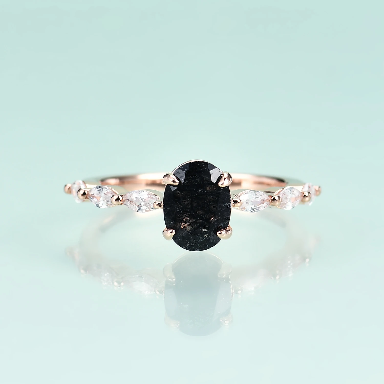 

Женское кольцо из серебра 925 пробы с овальным кварцем 6x8 мм