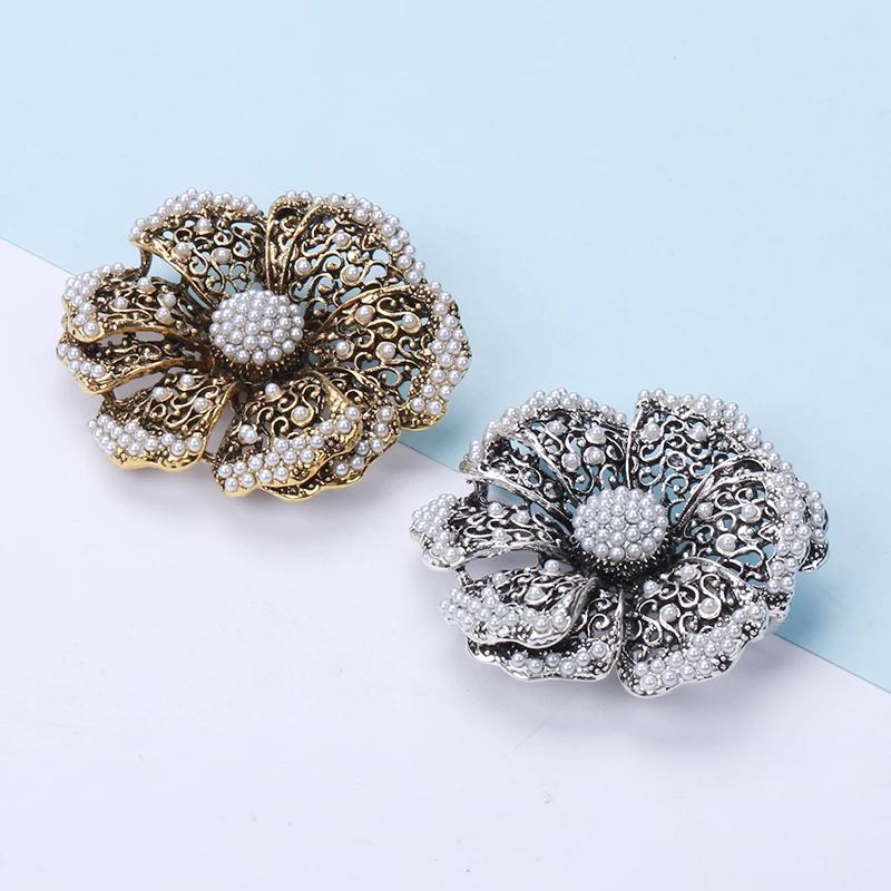 

New Pearl Alloy Hollowed-Out Flower Brooch Retro Simplicity Coat Pin