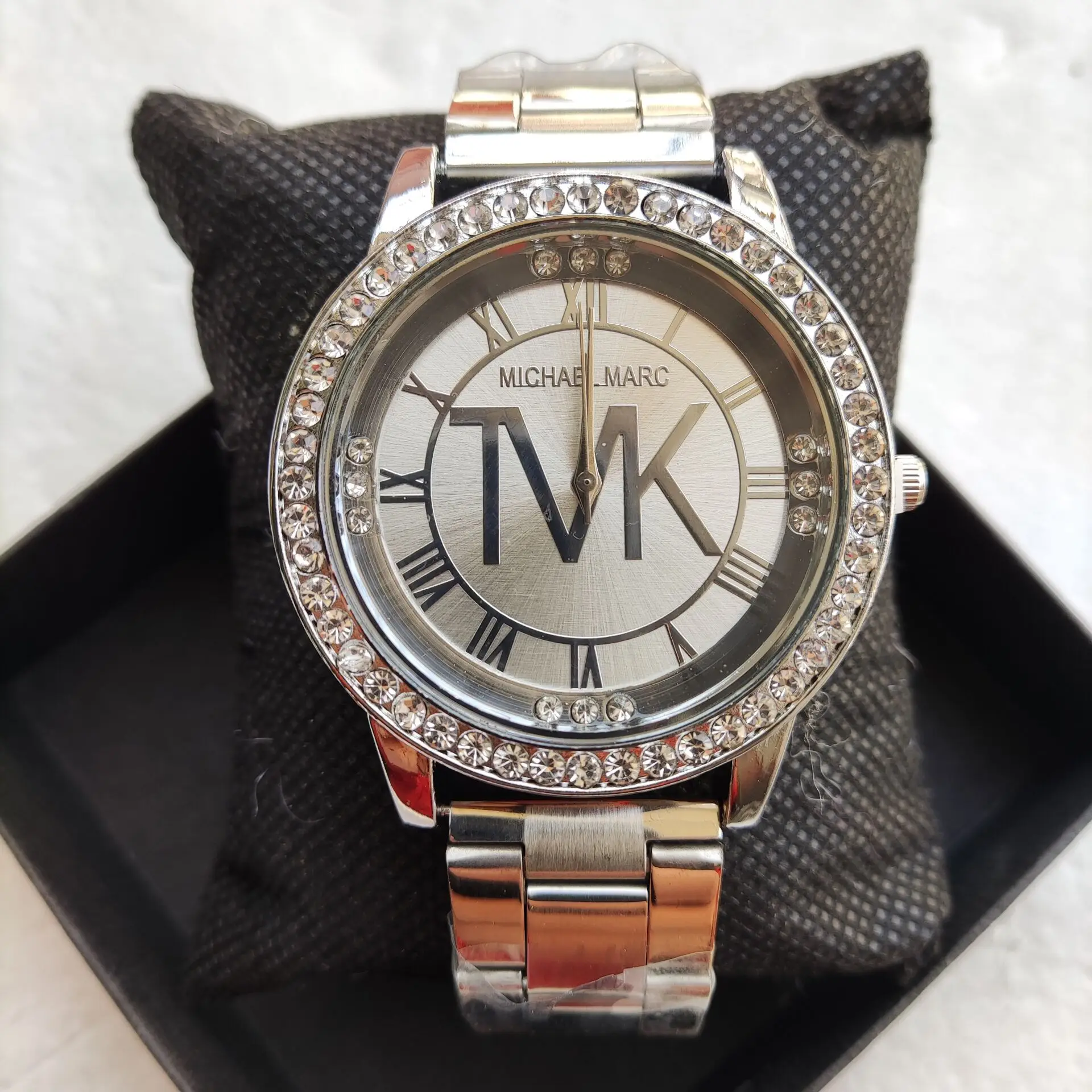 Luxury Brand Women Watch 2023 New Fashion Simple Diamond Steel Band Watch Ladies Big Dial Quartz Clock Bracelet Diamond Clock enlarge