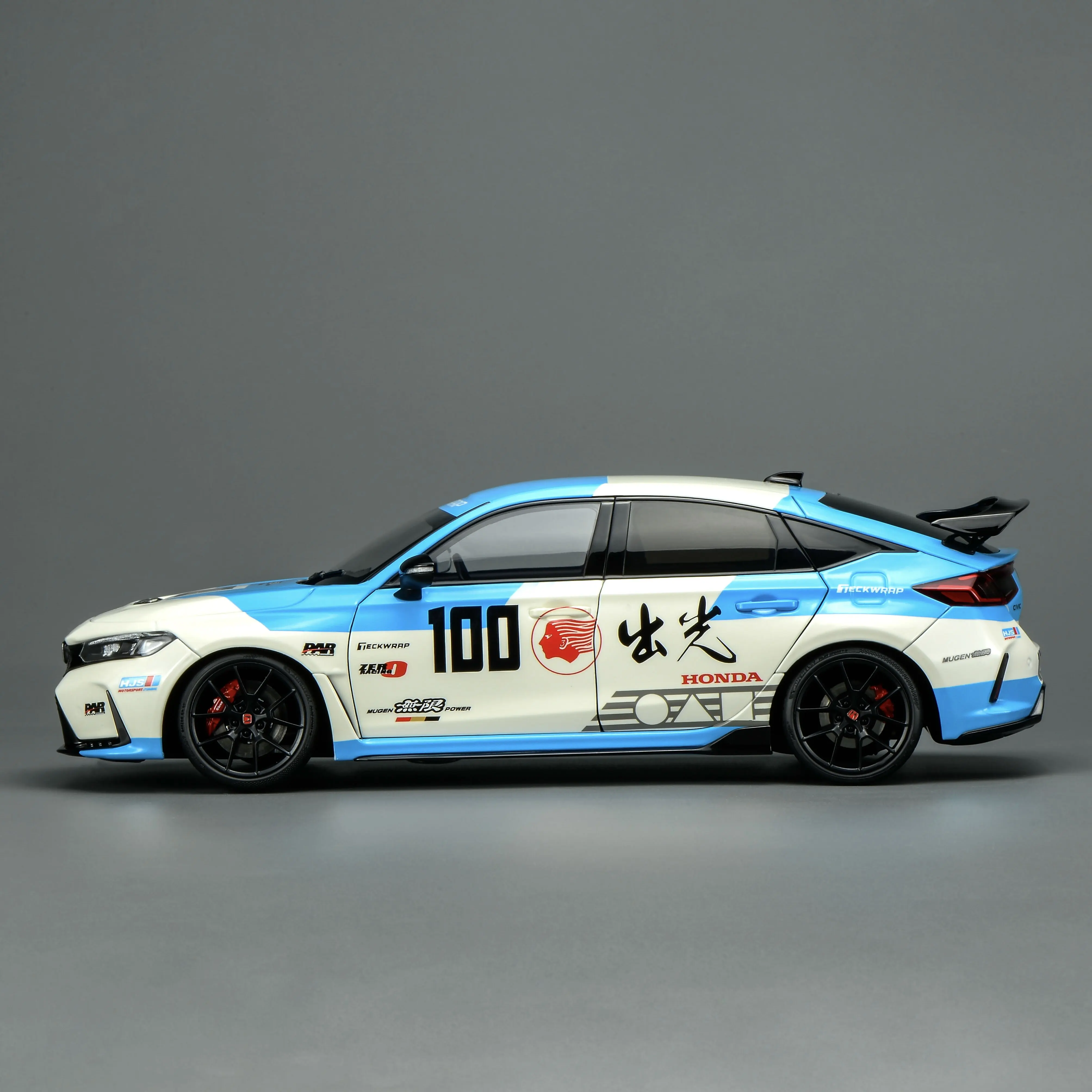 Фото Масштабная модель автомобиля Honda Civic FL5 Type R из литого металла, 1:18 №2