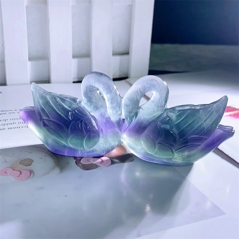 

12.2cm Natural Fluorite Crystal Swans Hand Carved Animal Statue Healing Reiki Polished Gemstone Crafts For Home Decoration 1pcs