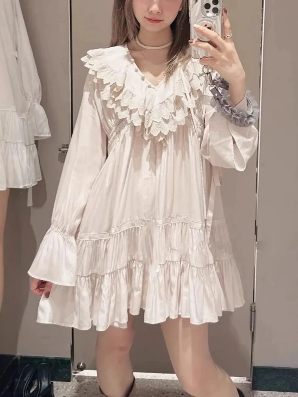 Kuzuwata Нежный халат с воротником Питер Пэн и расклешенными рукавами оборками