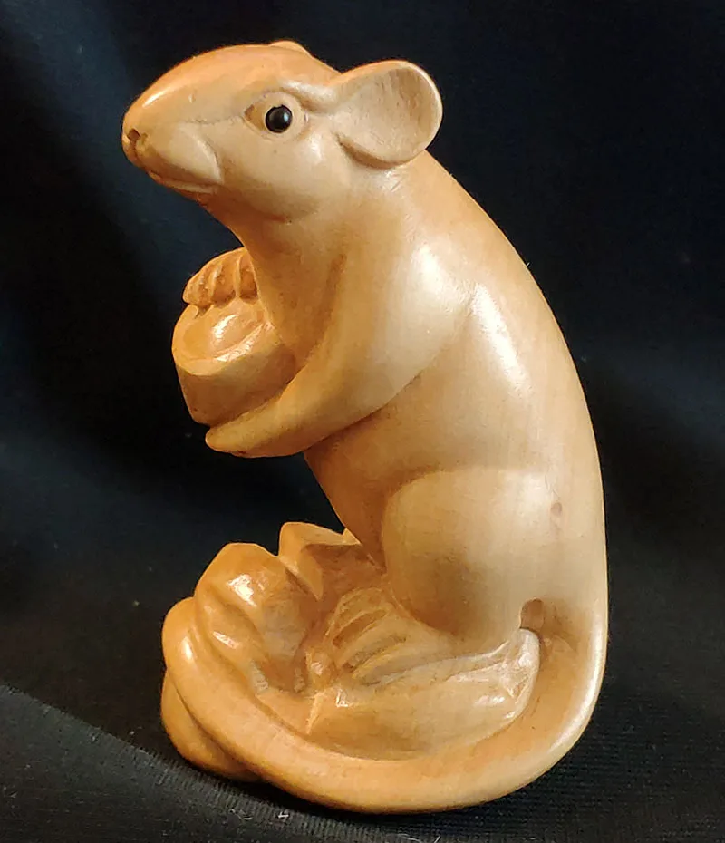 

Y8406 : 2" Hand Carved Boxwood Netsuke Carving Figurine - Lovely Wealthy Mouse