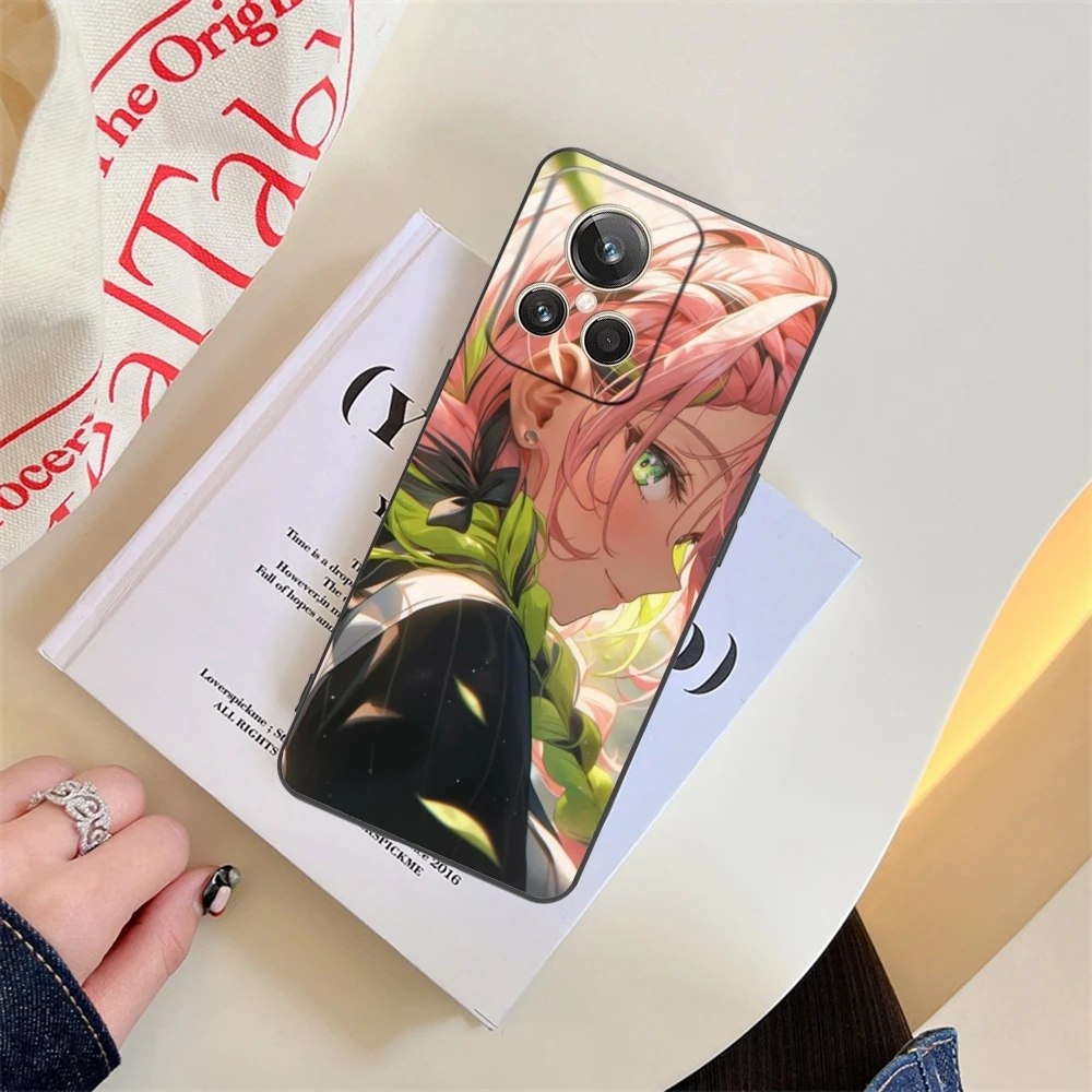 Черный мягкий чехол для телефона с изображением рассекающего демонов