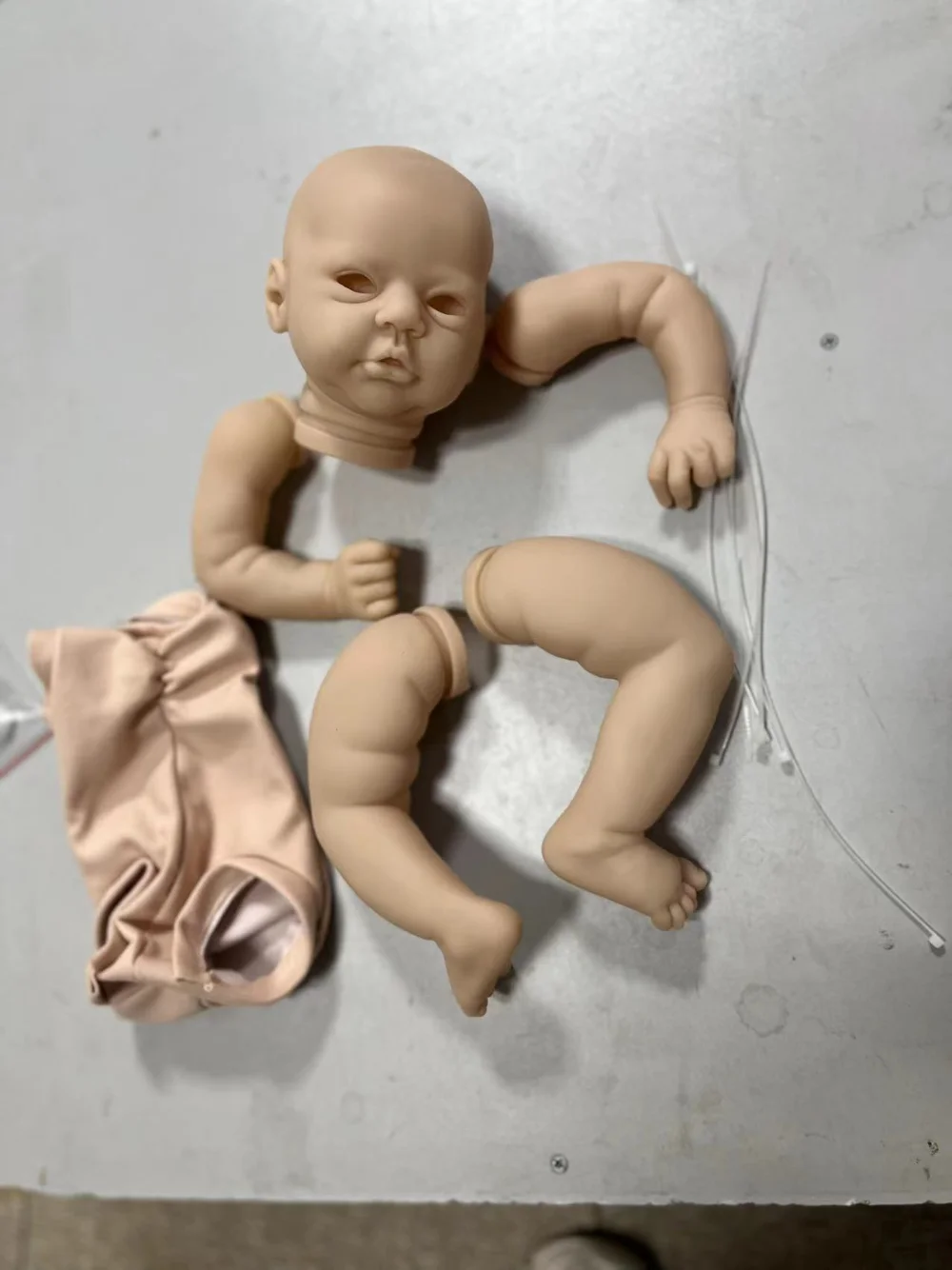 19inches Reborn Doll Kit Evi Lifelike Soft Touch Fresh Color Unfinished Unpainted DIY Doll Parts with Cloth Body and Eyes