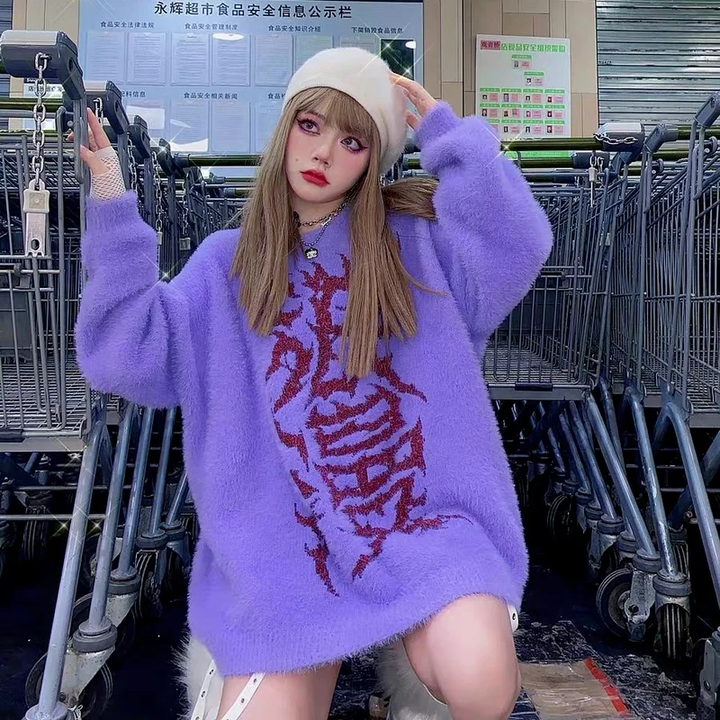 Женский пуловер в японском стиле с надписью и принтом