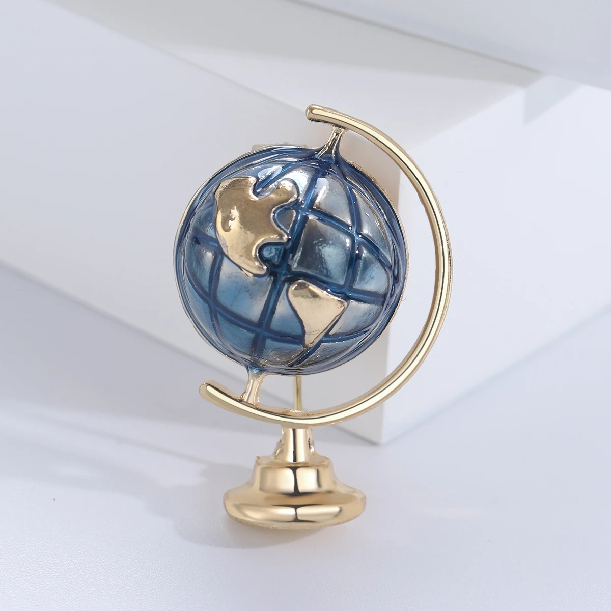 Эмалированные броши в виде глобуса цвет ассортименте