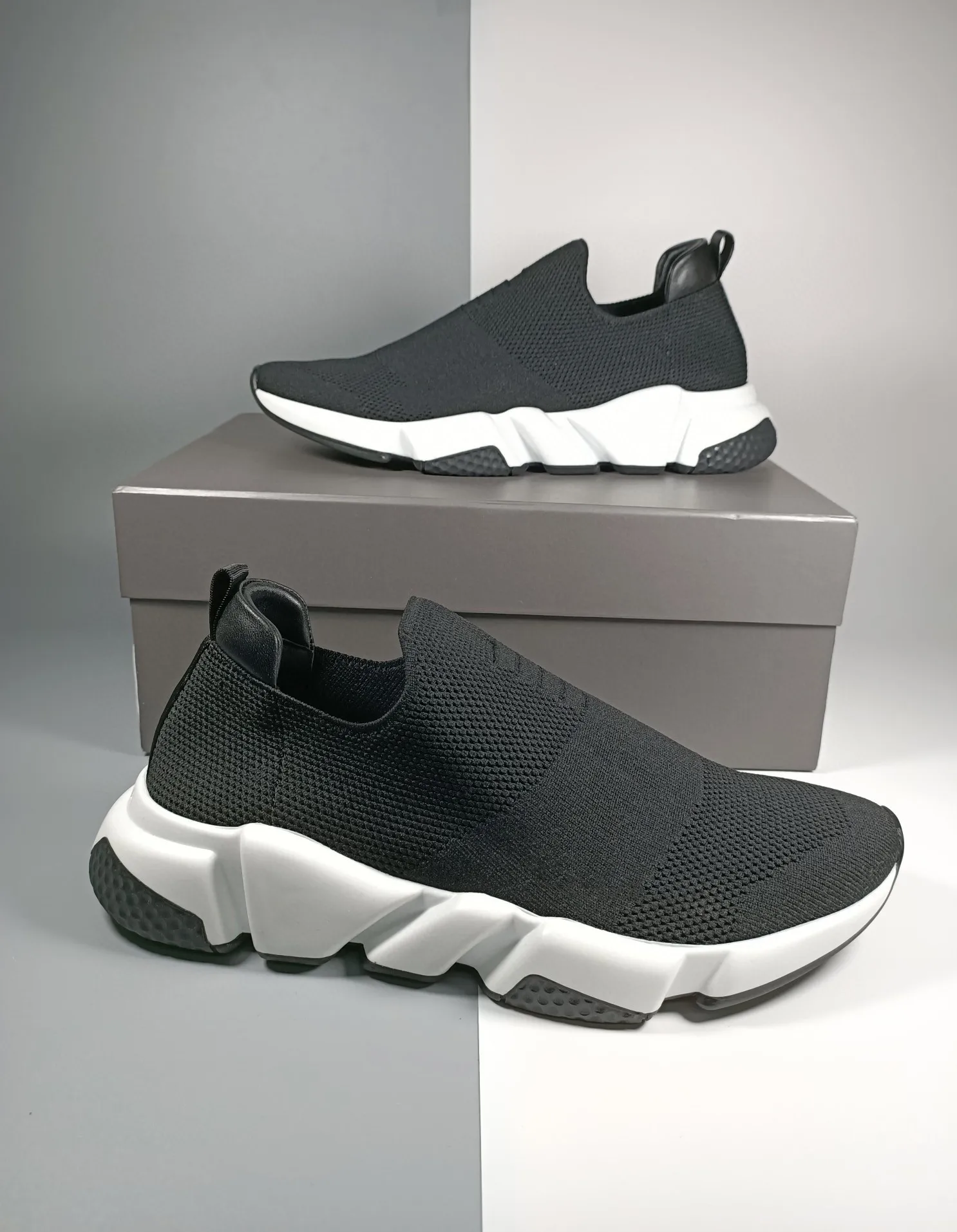 

2021 High Quality Speed Trainers Ultra Light Knits Sock Shoe Runner Shoes Triple Trainers Men Women Casual Shoes With Box