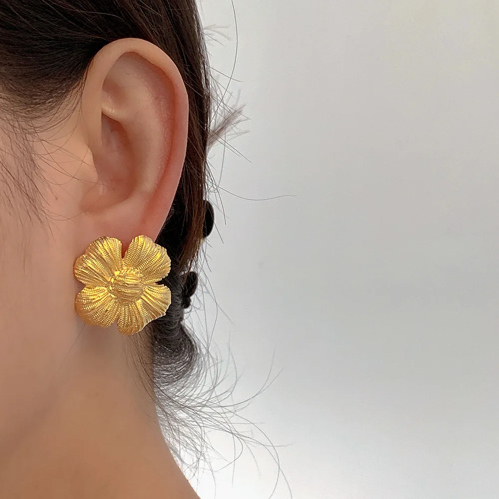 

Minar Retro 18K Gold Silver Color Metallic Flower Earring for Women Pleated Sunflower Hanging Drop Earrings Every Day Jewelry