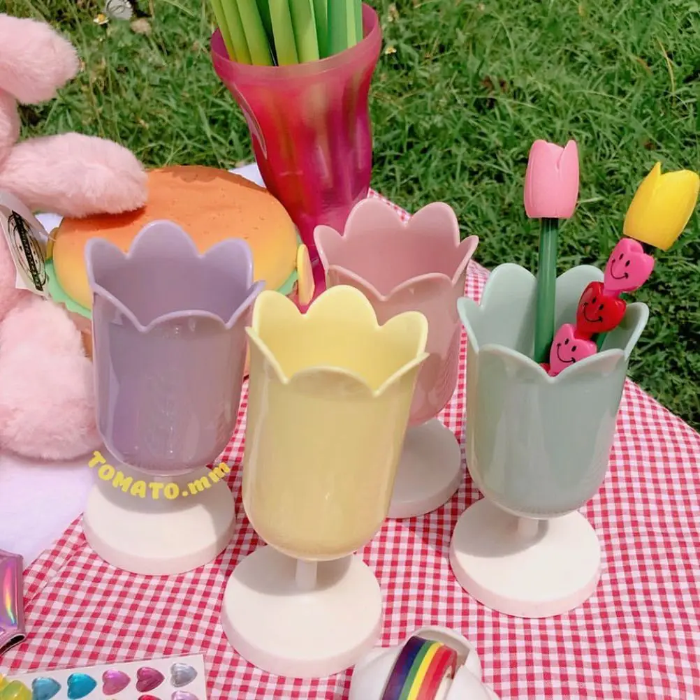 

Plastic Storage Box Cosmetic Brush Pen Holder Desktop Sundries Organizer Petal Shaped Makeup Organizer for Home Office Dorms
