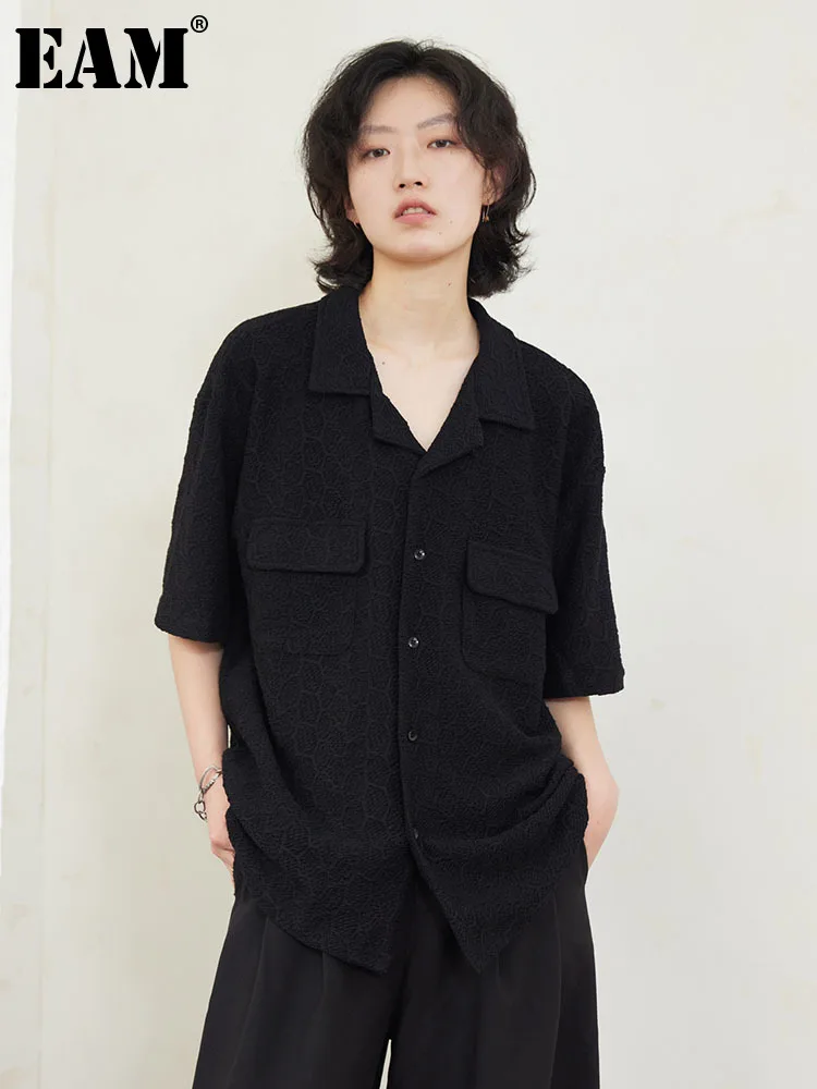 

[EAM] Women Black Jacquard Big Size Blouse New Lapel Short Sleeve Loose Fit Shirt Casual Fashion Tide Spring Summer 2023 1DF9498