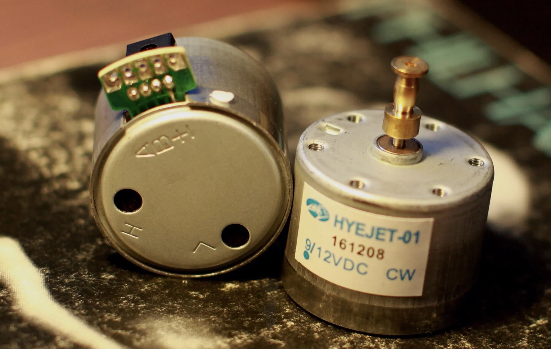 Двигатель проигрывателя 33/45/78 об/мин 9-12 В постоянного тока