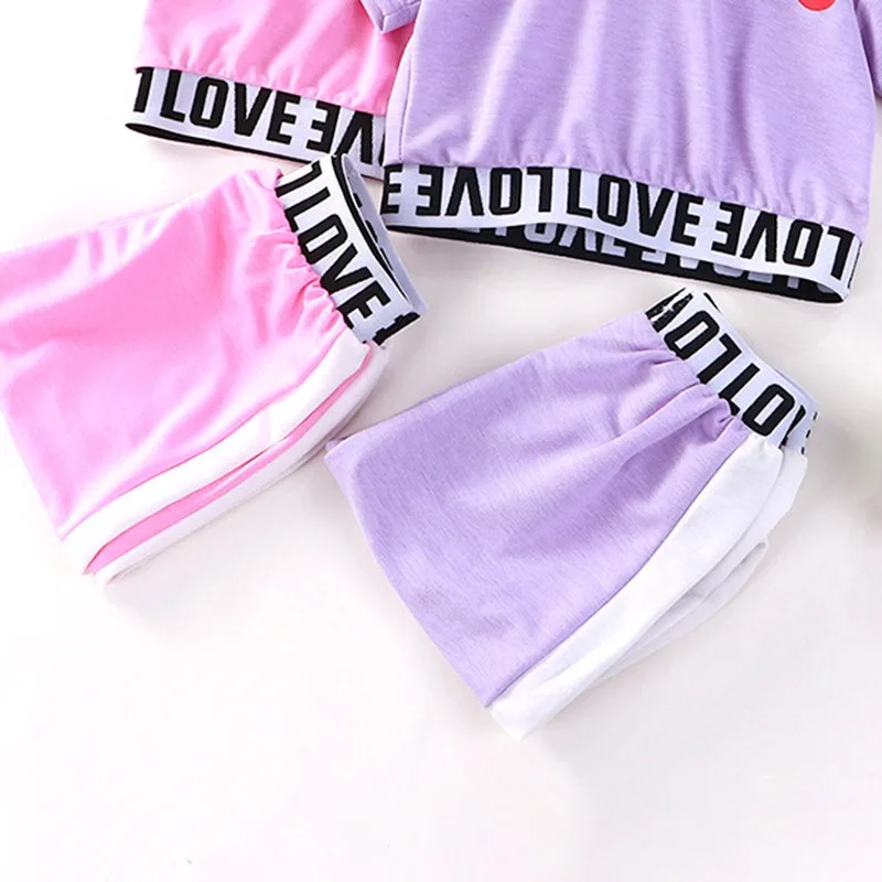 Костюм детский летний из двух предметов с коротким рукавом и круглым вырезом