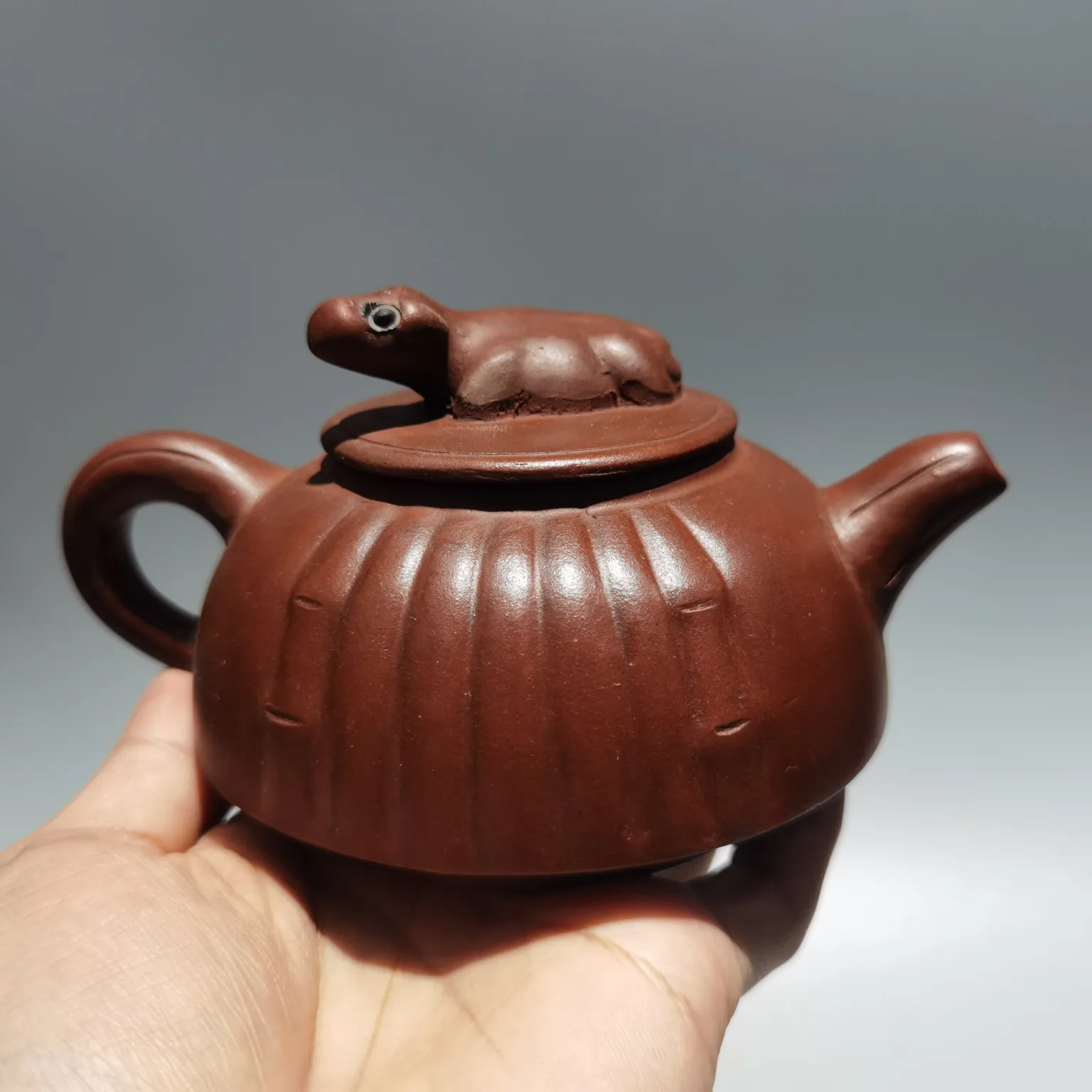 

8"Chinese Yixing Purple clay pot Pottery bull statue cover kettle teapot flagon red mud Gather fortune Office Ornaments