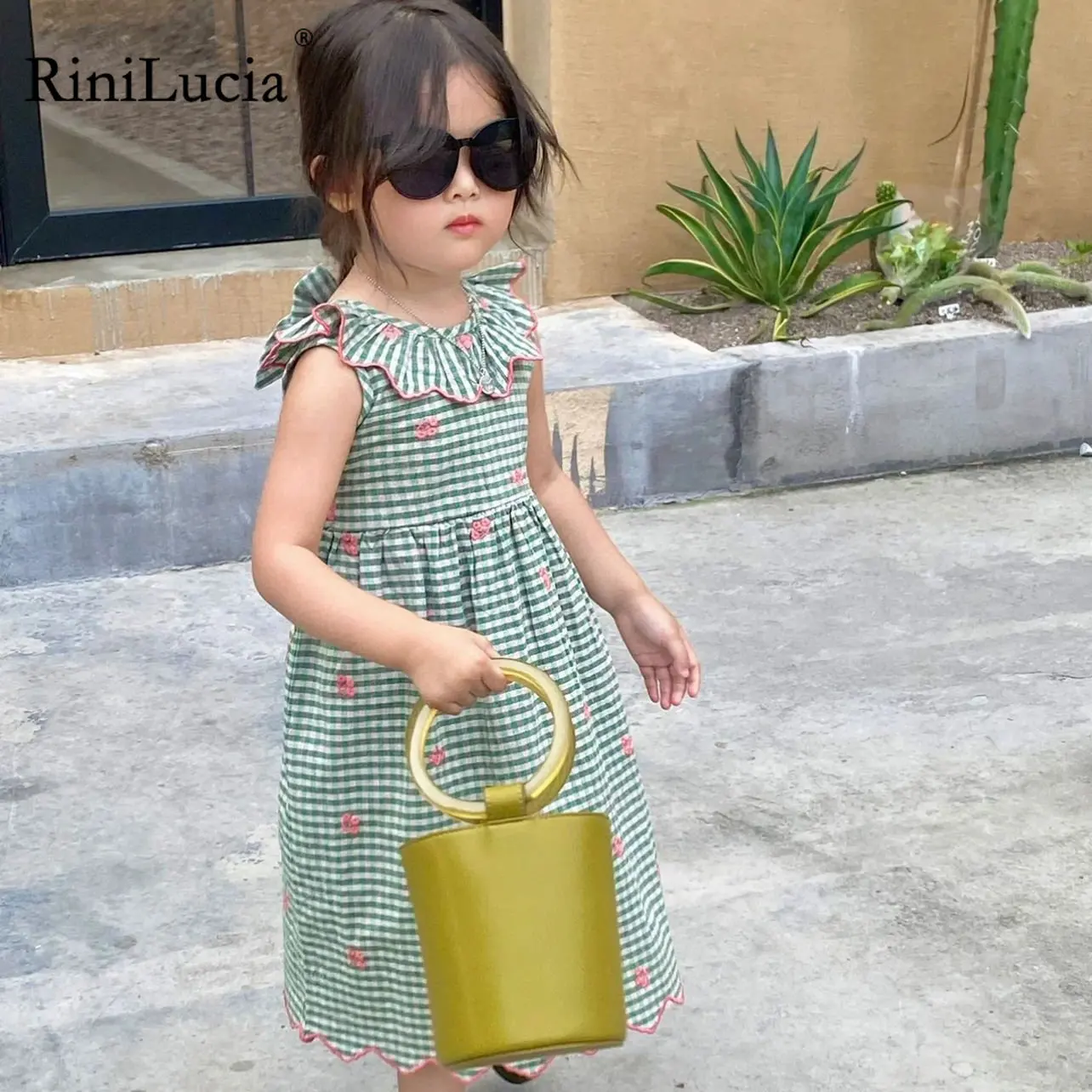 

Baby Girls Dress Plaid Floral Embroidery Sleeveless Clothes Summer 2023 New Girls Princess Dress Sweet Dress Clothing