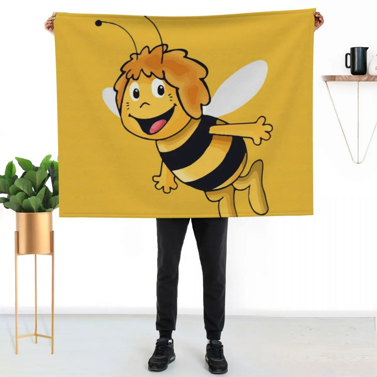 Фото Плед Maya the Bee: Элегантный и теплый плед для отеля и дома №2
