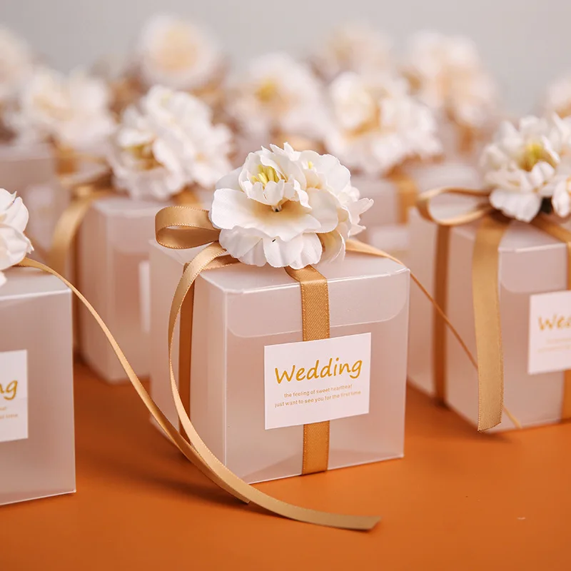 

Transparent Clear Candy Box With Artificial Flower Ribbon Wedding Souvenirs for Guests Matte Dragees Chocolate Box for Baptism
