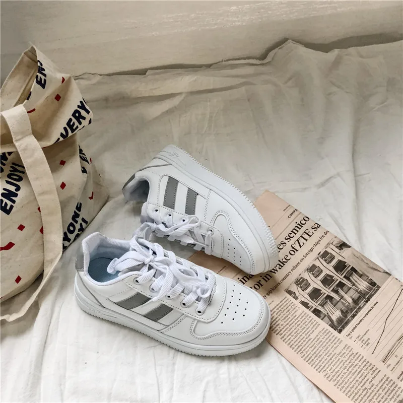 New Classics Fashion Sneakers Shoes Women Unisex White Shoes Woman Casual Loafers High Quality Student Trainers Ladies Shoes