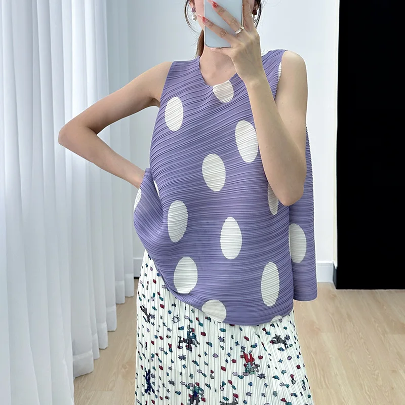 

Women Elegant Polka Dot Loose Fit Sleeveless Irregular Design Pleated Top 2023 Summer New In