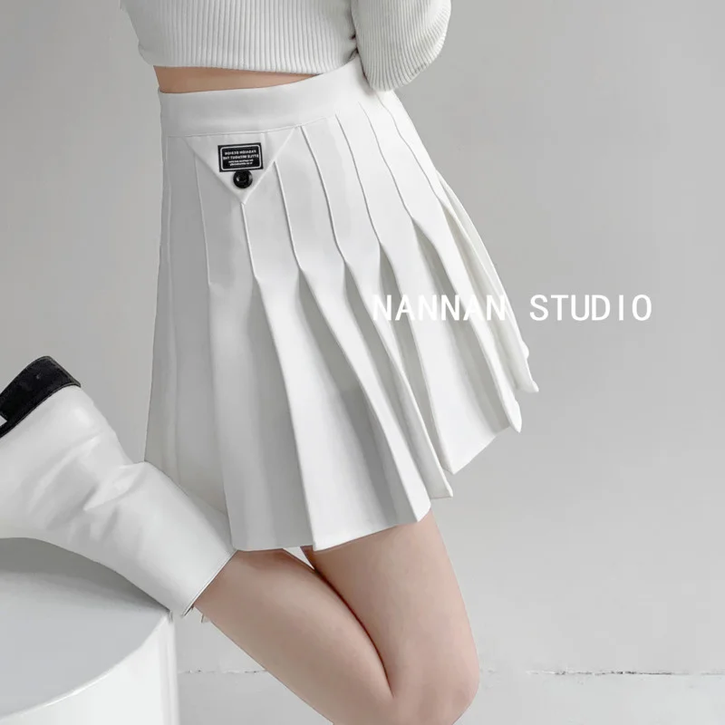 

Колледж WOMEGAGA в молодежном стиле ретро треугольная стандартная плиссированная трапециевидная мини-юбка однотонная пикантная Женская одежд...