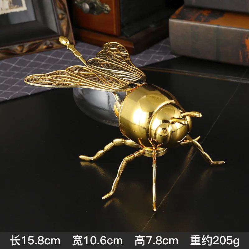 

Большая стеклянная банка для меда