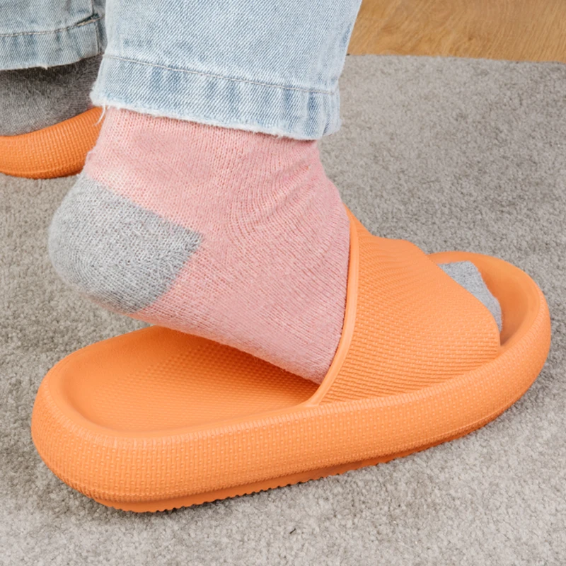 New Men and Women House Slippers Thicker Mens Bathroom Shoes Quick Dry Casual Summer Beach Sandals Water Shoes EVA Anti-slippery