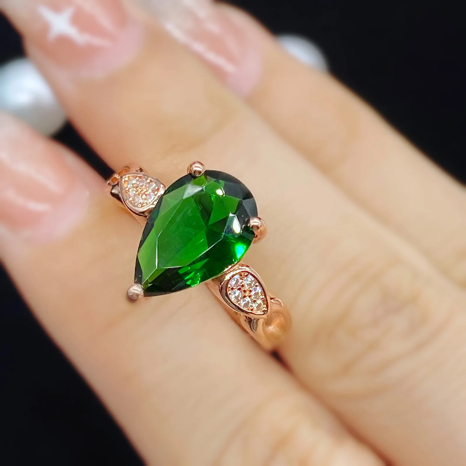 

Женское Открытое кольцо с имитацией изумруда и турмалина в форме капли