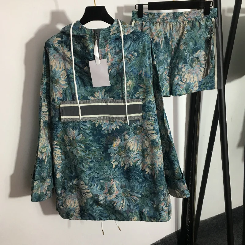 

2022 fashion women's suit full of chrysanthemum Print Long Sleeve hooded stormsuit women's sweater + casual Elastic Waist Shorts