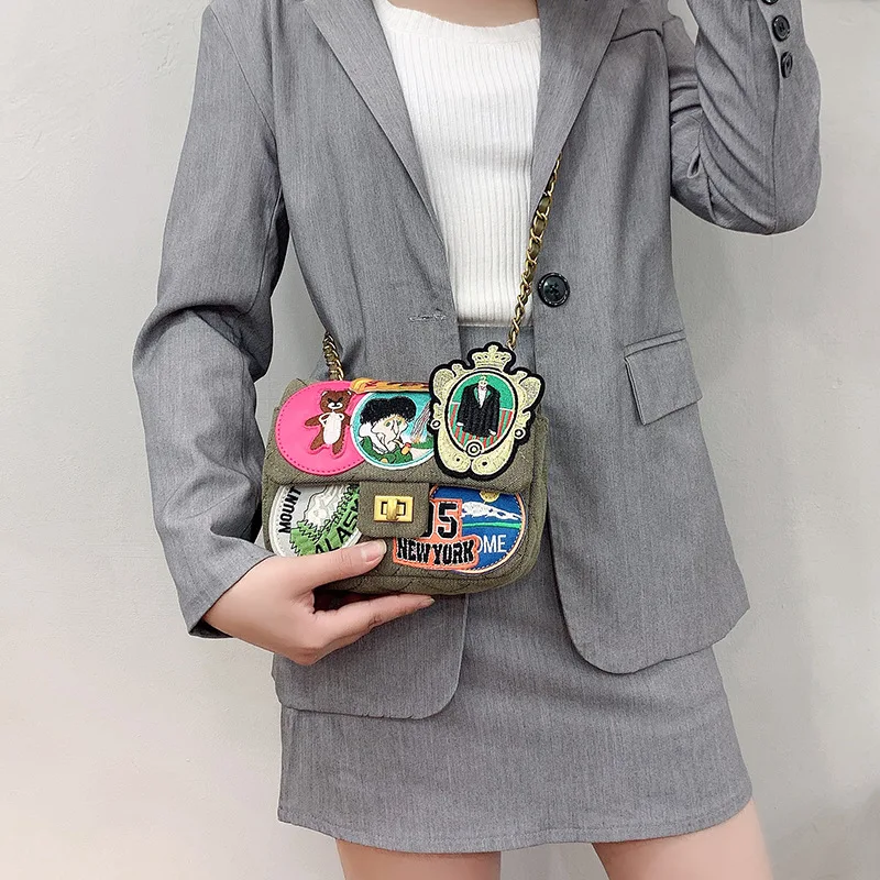 

Новинка 2022, модная женская сумка через плечо в уличном стиле с мультяшным рисунком, сумка через плечо, сумка на цепочке, Офисная Повседневна...