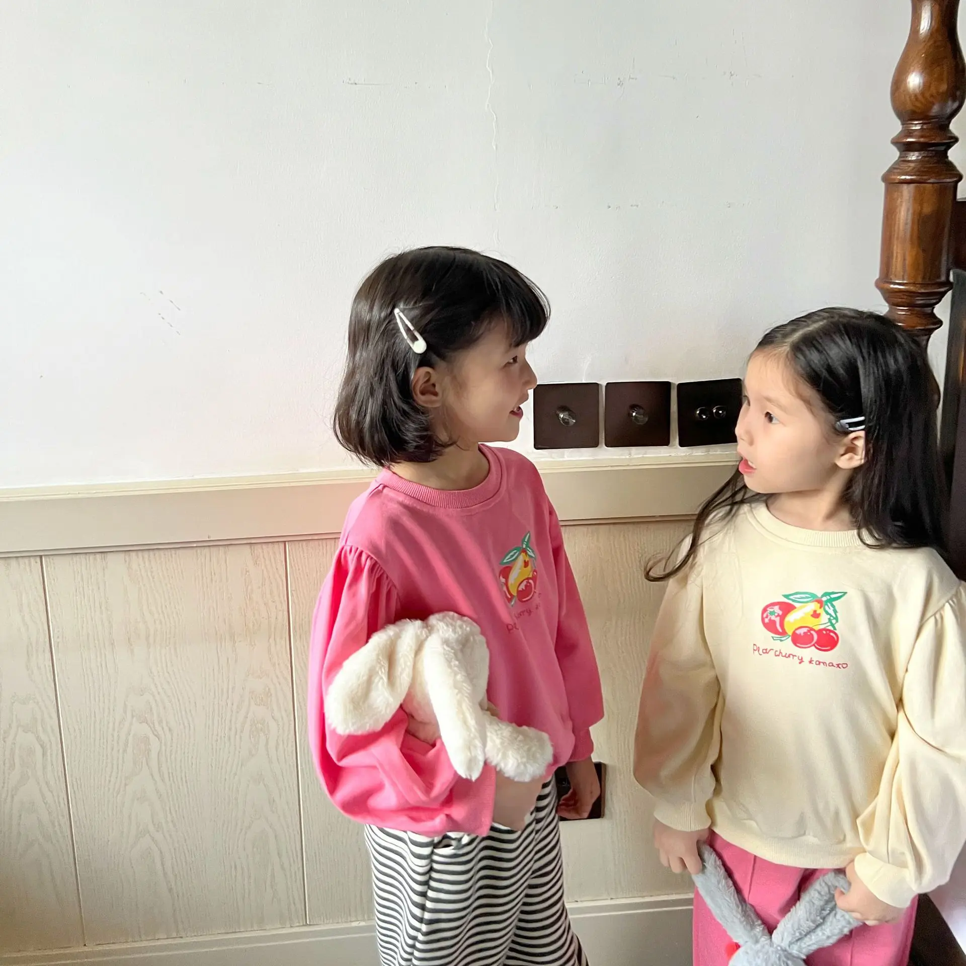 

Детская модель 2023, Новинка весна-осень, модная Толстовка в Корейском стиле с принтом, пуловер с фруктами для мальчиков и девочек, Топ