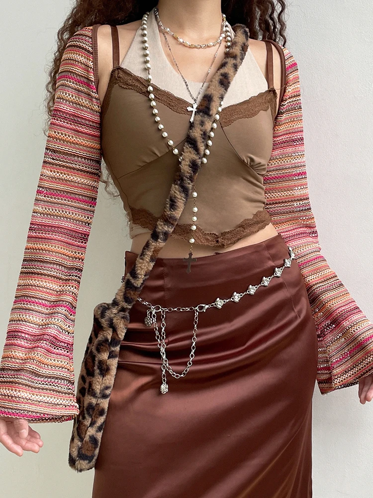 Женский короткий топ в полоску с расклешенными рукавами |