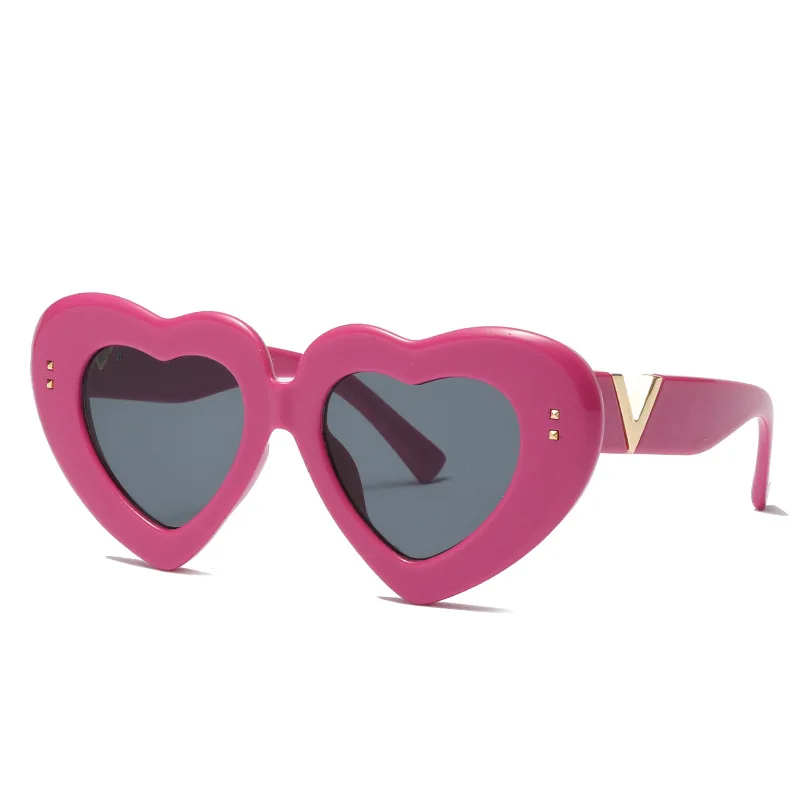

CLAP 2022 Fashion Design Love Heart Sunglasses Women Big Frame Personality Retro Vintage V Shaped Sexy Decoration Eyewear UV400