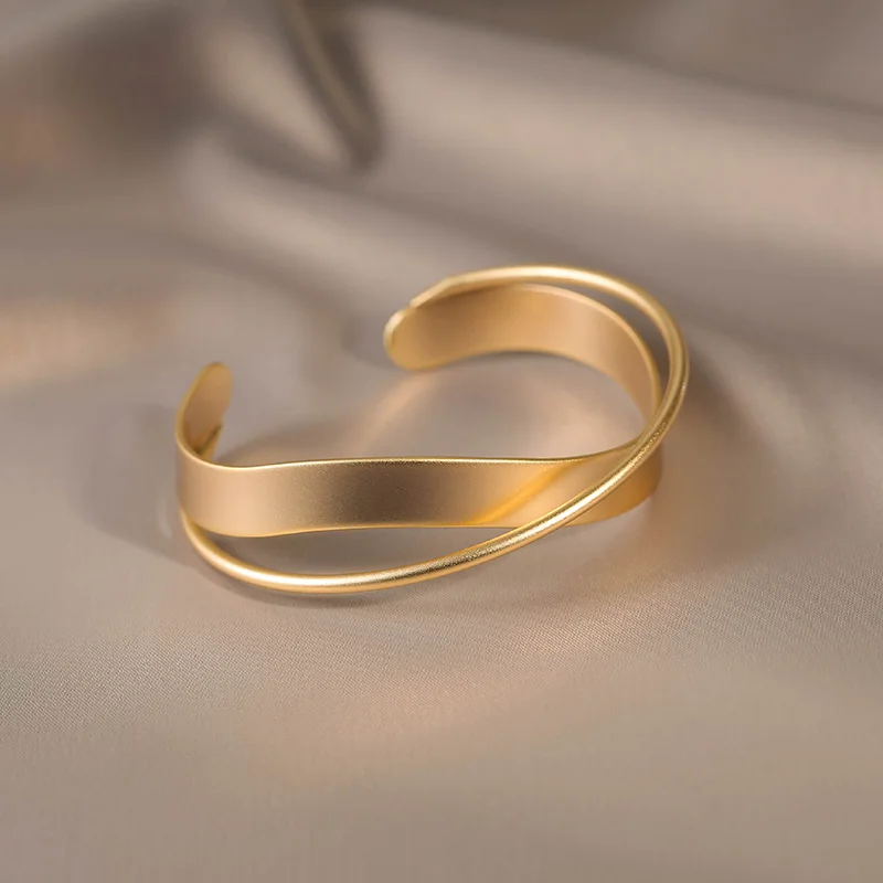 

Frosted hot gold bracelet female couple bracelet sterling silver bracelet ins niche design 2023 new tide hand jewelry