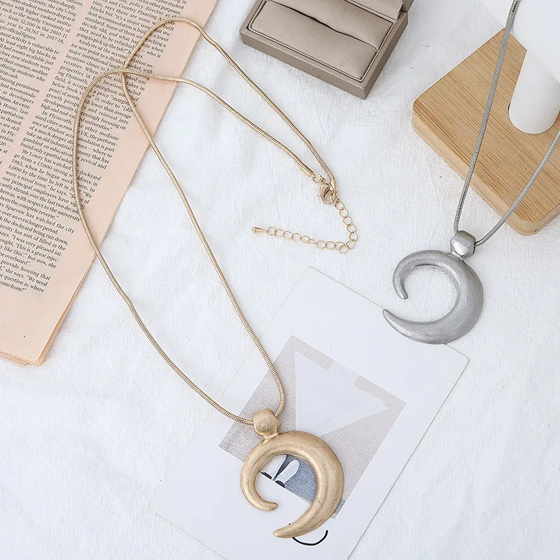 

Amorcome Fashion Gold Color Moon Shaped Pendant Necklace for Women Geometric Long Snake Chain Necklaces Ladies Collier Jewelry