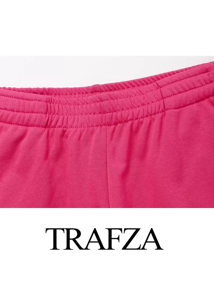 Костюм женский трикотажный из футболки с круглым вырезом и карманов высокой