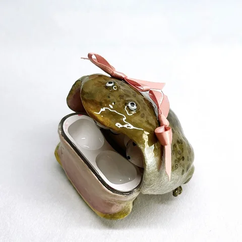 Чехол для AirPods силиконовый с лягушкой