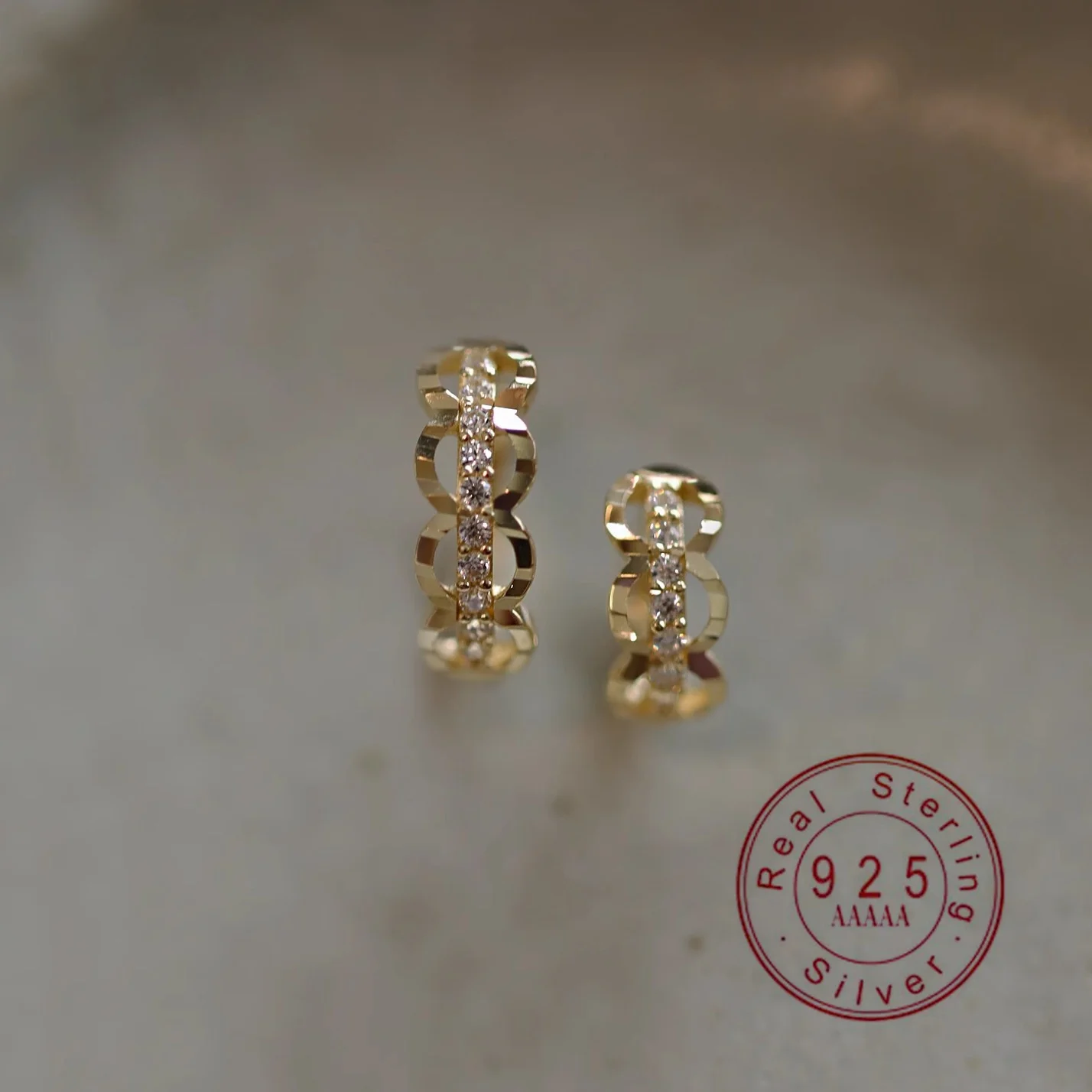 Фото Серьги-кольца из стерлингового серебра 925 пробы с позолотой 14K и кубическим цирконием, гипоаллергенные, для женщин №1